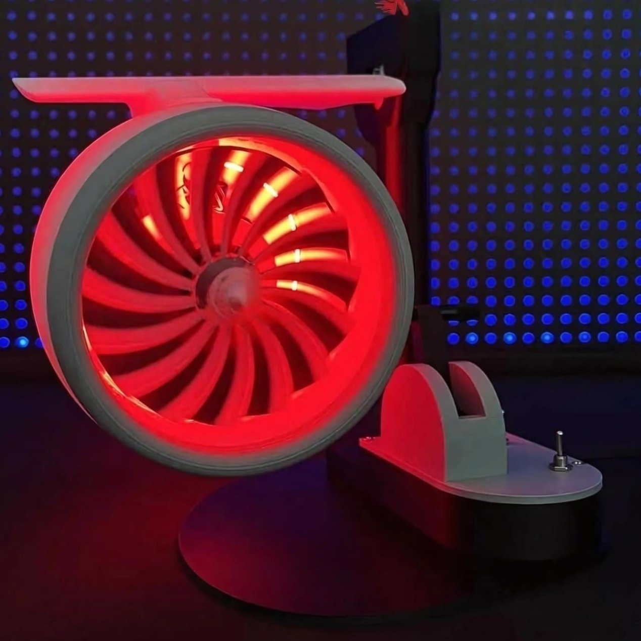 Jetfan™ | Ingenieus Handgemaakte Desktop Turbofan Met Luchtbevochtiger En Staartvlam